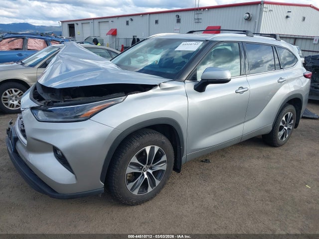 5TDGZRBH8MS084177 Toyota Highlander Xle