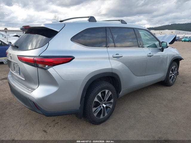 5TDGZRBH8MS084177 Toyota Highlander Xle