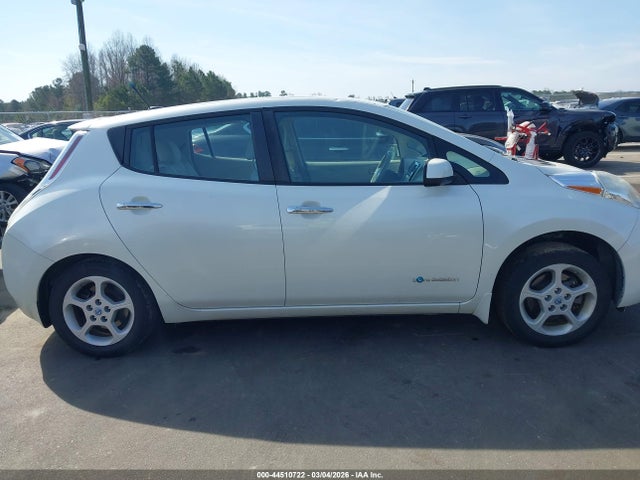 Nissan LEAF SV 2014 1N4AZ0CP0EC338349 Image 13