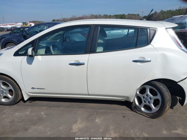Nissan LEAF SV 2014 1N4AZ0CP0EC338349 Image 14