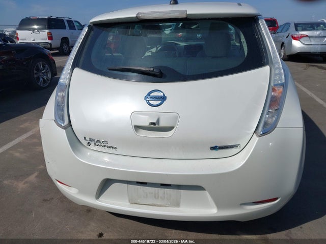 Nissan LEAF SV 2014 1N4AZ0CP0EC338349 Image 16