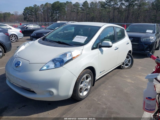 Nissan LEAF SV 2014 1N4AZ0CP0EC338349 Image 2