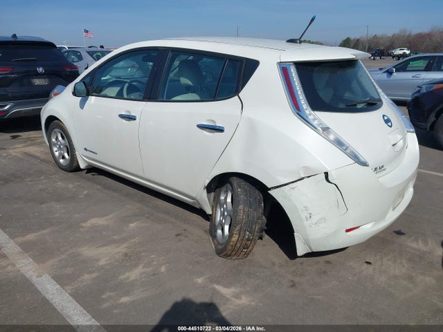 Nissan LEAF SV 2014 1N4AZ0CP0EC338349 Image 3