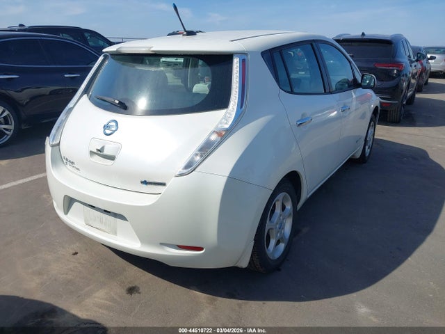 Nissan LEAF SV 2014 1N4AZ0CP0EC338349 Image 4