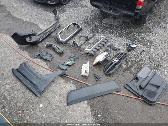 5TFAX5GN6HX100606 Toyota Tacoma Sr