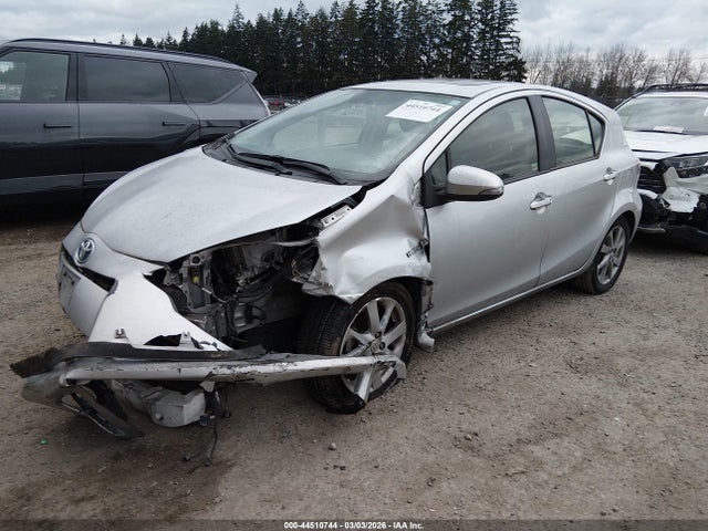 Toyota Prius C Four 2014 JTDKDTB39E1062827 Image 2