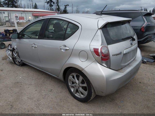 Toyota Prius C Four 2014 JTDKDTB39E1062827 Image 3