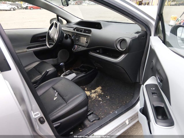 Toyota Prius C Four 2014 JTDKDTB39E1062827 Image 5