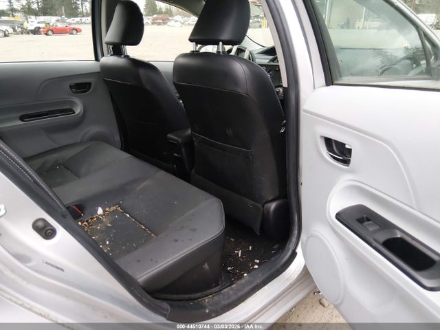 Toyota Prius C Four 2014 JTDKDTB39E1062827 Image 8