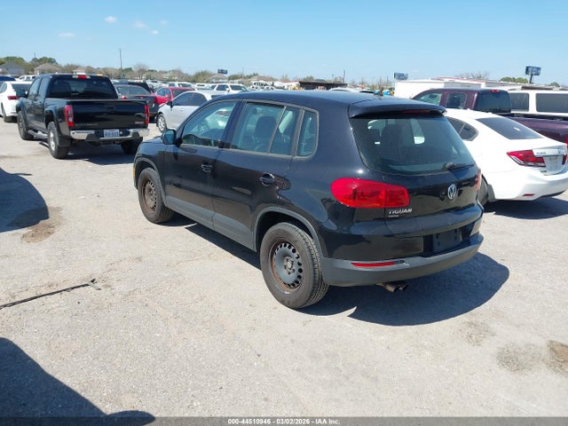 2017 VOLKSWAGEN TIGUAN WVGAV7AX9HK052930 Photo 2