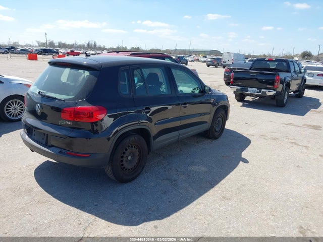 2017 VOLKSWAGEN TIGUAN WVGAV7AX9HK052930 Photo 3