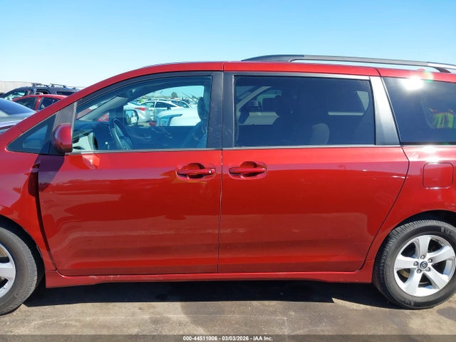 Toyota Sienna Le 8 Passenger 2019 5TDKZ3DC6KS982234 Image 14