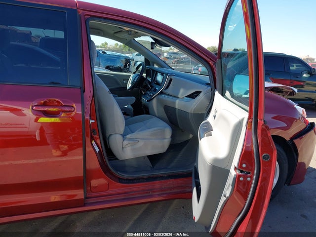 Toyota Sienna Le 8 Passenger 2019 5TDKZ3DC6KS982234 Image 5