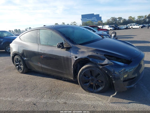 Продажа на аукционе авто 2024 Tesla Model Y Long Range Single Motor Rear-wheel Drive/rwd, vin: 7SAYGDED9RF120320, номер лота: 44511208
