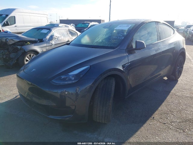 Продажа на аукционе авто 2024 Tesla Model Y Long Range Single Motor Rear-wheel Drive/rwd, vin: 7SAYGDED9RF120320, номер лота: 44511208
