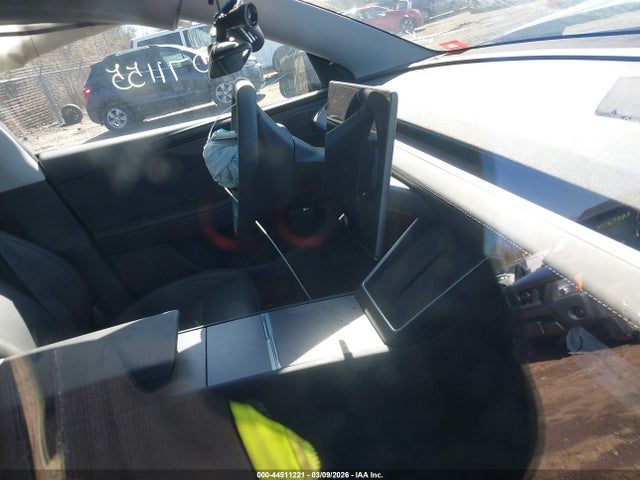 2026 TESLA MODEL Y 7SAYGDEEXTA479009 Photo 4