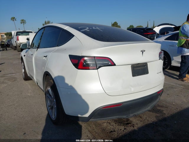 2023 TESLA MODEL Y 7SAYGDEE5PF604636 Photo 2