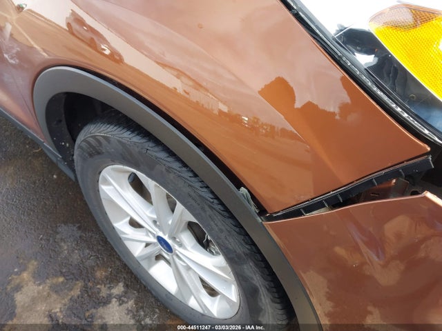 1FMCU9G9XHUE75004 Ford ESCAPE SE