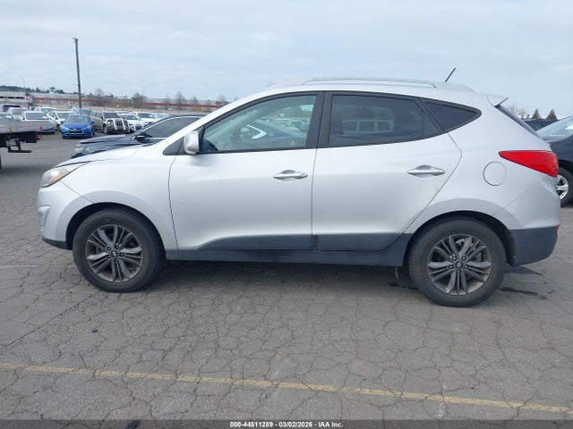 KM8JU3AG8FU961531 Hyundai TUCSON SE