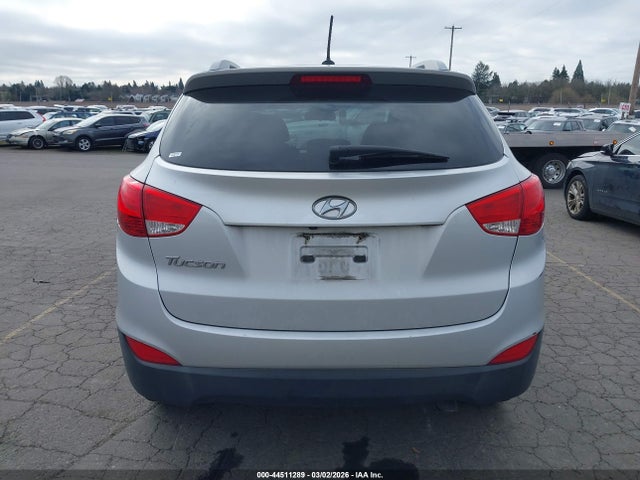 KM8JU3AG8FU961531 Hyundai TUCSON SE