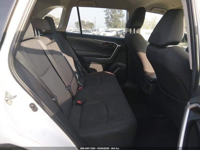 JTMK1RFV4RD118250 Toyota RAV4 LE