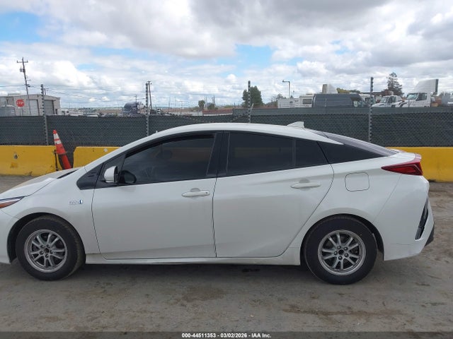 Toyota Prius Prime Plus 2017 JTDKARFPXH3059226 Image 14
