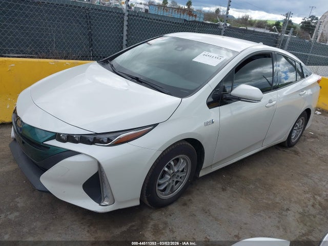 Toyota Prius Prime Plus 2017 JTDKARFPXH3059226 Image 2