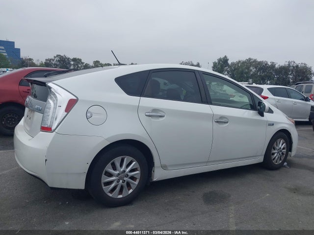 Toyota PRIUS PLUG-IN 2014 JTDKN3DP3E3056250 Image 13