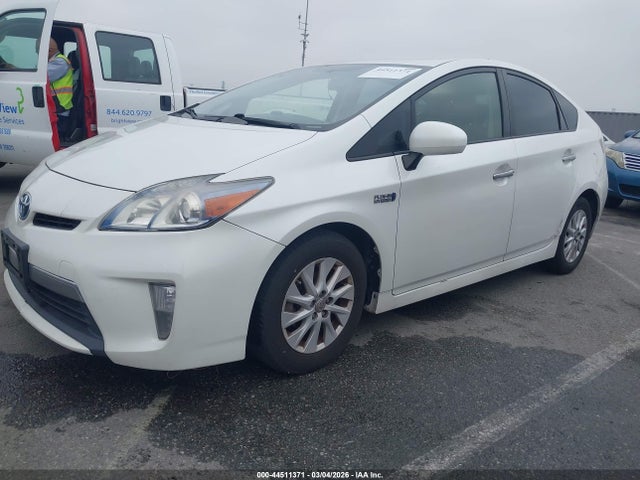 Toyota PRIUS PLUG-IN 2014 JTDKN3DP3E3056250 Image 2