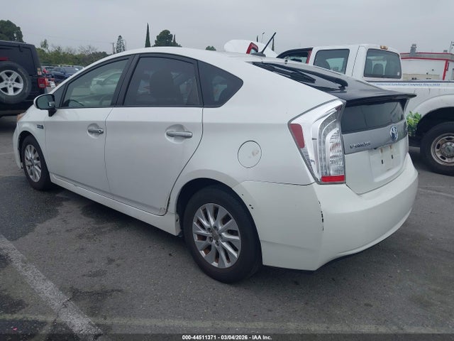 Toyota PRIUS PLUG-IN 2014 JTDKN3DP3E3056250 Image 3