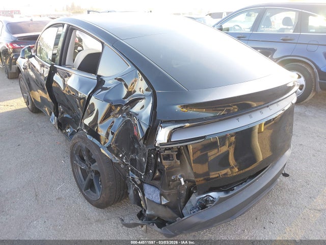 2026 TESLA MODEL Y 7SAYGDED1TF451710 Photo 2
