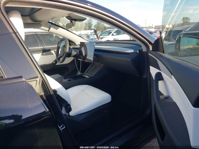 2026 TESLA MODEL Y 7SAYGDED1TF451710 Photo 4