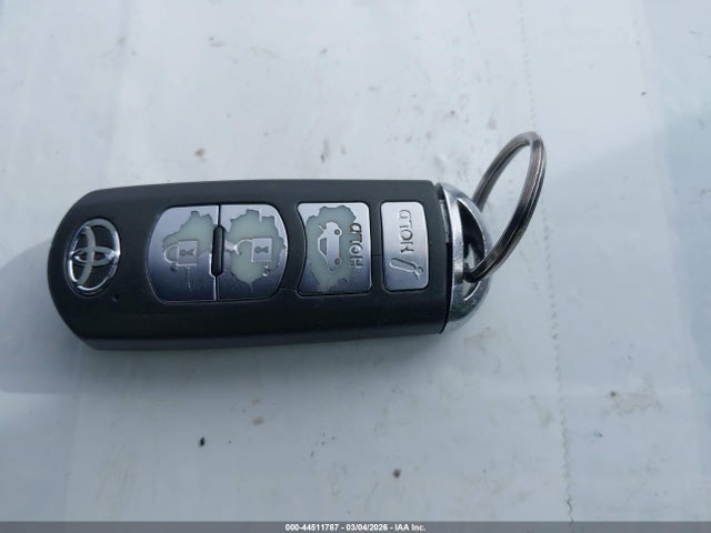 3MYDLBYV2KY524541 Toyota YARIS LE