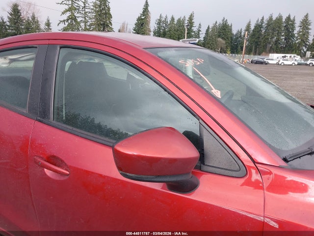 3MYDLBYV2KY524541 Toyota YARIS LE