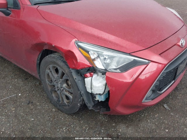 3MYDLBYV2KY524541 Toyota YARIS LE