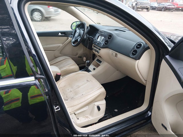 44511828 :رقم المزاد ، WVGBV3AX0EW556316 vin ، 2014 Volkswagen Tiguan Sel مزاد بيع