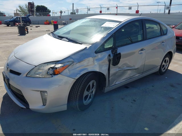 Toyota Prius Two 2015 JTDKN3DU0F2004569 Image 2