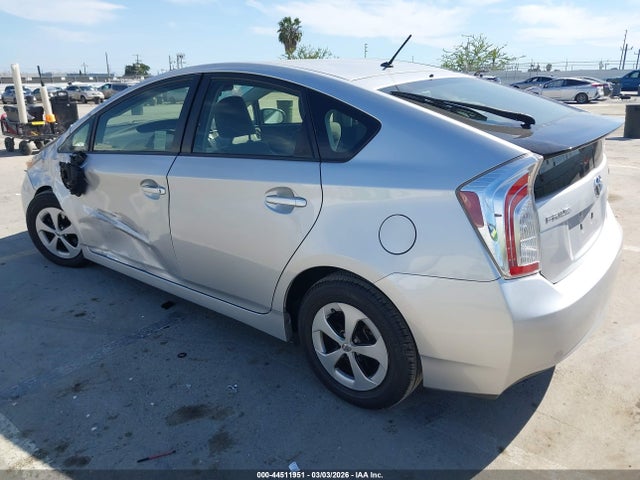 Toyota Prius Two 2015 JTDKN3DU0F2004569 Image 3