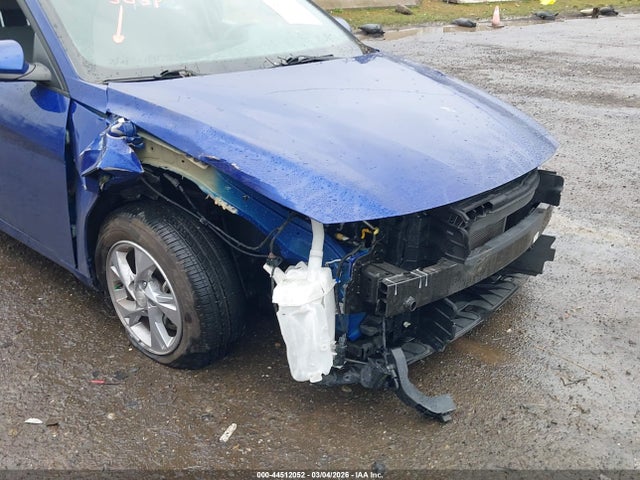 KMHLL4AG0MU138056 Hyundai ELANTRA SE
