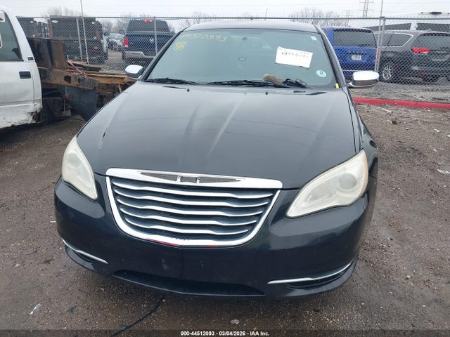 44512093 :رقم المزاد ، 1C3BC2FG7BN517967 vin ، 2011 Chrysler 200 Limited مزاد بيع