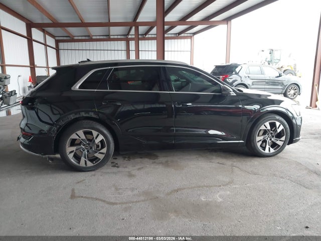 WA1LAAGE6NB025394 Audi E-tron Premium Plus Quattro