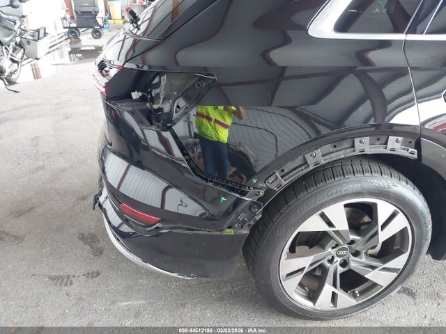 WA1LAAGE6NB025394 Audi E-tron Premium Plus Quattro
