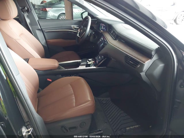 WA1LAAGE6NB025394 Audi E-tron Premium Plus Quattro