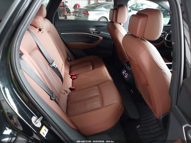 WA1LAAGE6NB025394 Audi E-tron Premium Plus Quattro