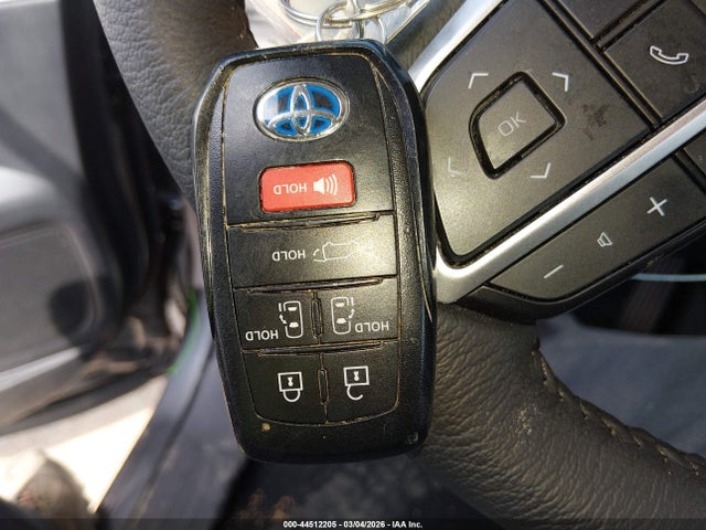Toyota SIENNA XLE 2025 5TDYRKECXSS264608 Image 11