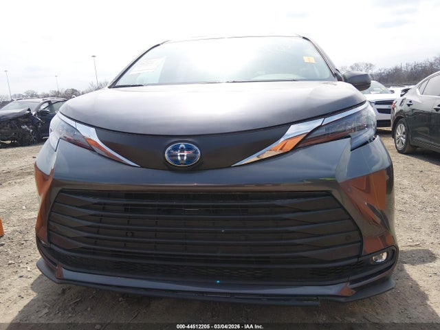 Toyota SIENNA XLE 2025 5TDYRKECXSS264608 Image 13