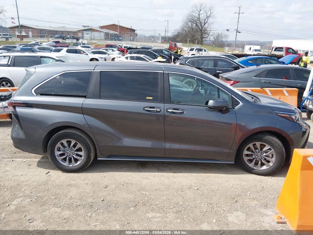 Toyota SIENNA XLE 2025 5TDYRKECXSS264608 Image 14