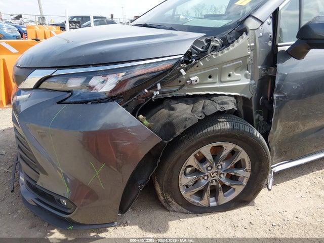 Toyota SIENNA XLE 2025 5TDYRKECXSS264608 Image 6