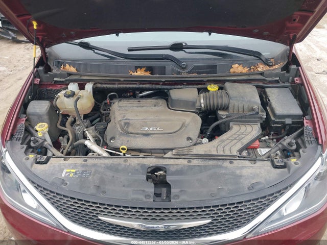 Chrysler Pacifica Limited 2017 2C4RC1GG3HR838063 Image 10