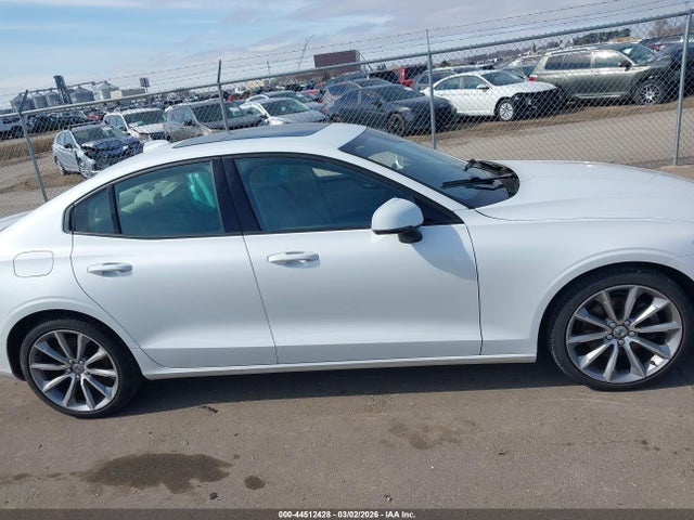 Aukcja sprzedaży 2019 Volvo S60 T5 Momentum, vin: 7JR102FK2KG018035, numer aukcji: 44512428